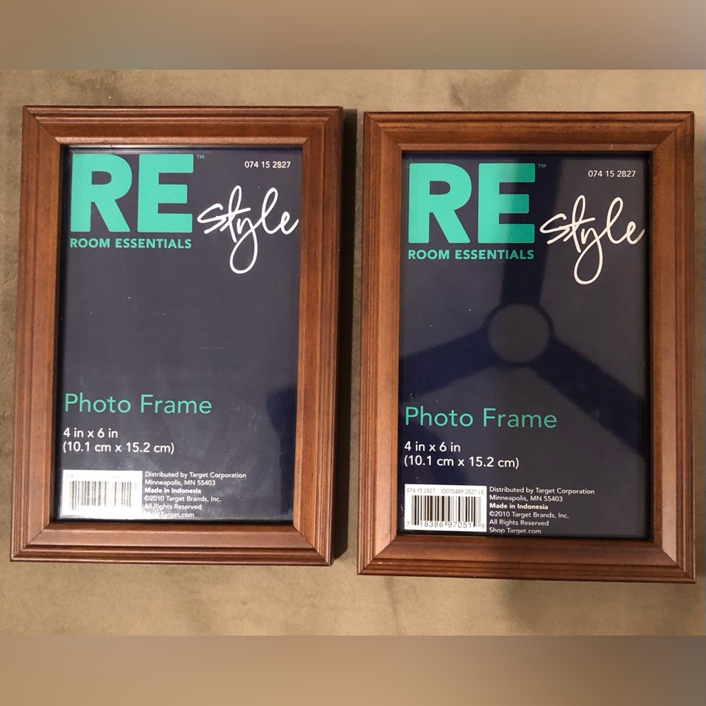 Set of 2 new / unused 4” by 6” (4x6) brown photo/picture frames- display or hang